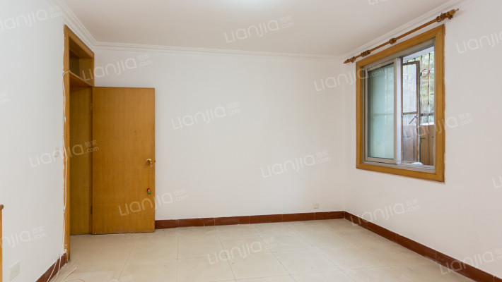 全南向两居带30平米小院小区管理安全带门禁