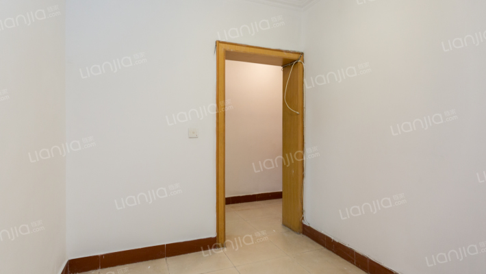 全南向两居带30平米小院小区管理安全带门禁