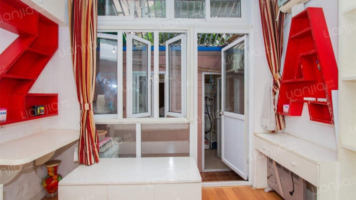 小户型 带天井 精装修 价可谈可签