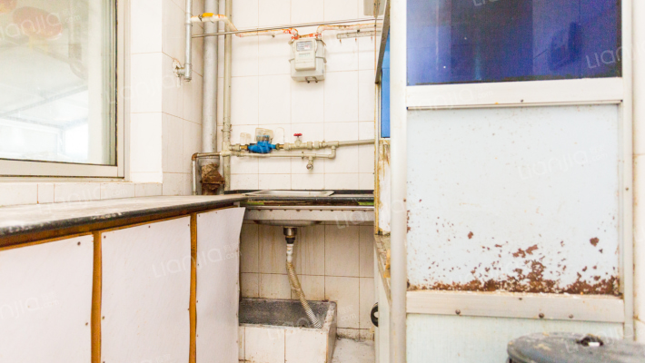 全南向两居带30平米小院小区管理安全带门禁