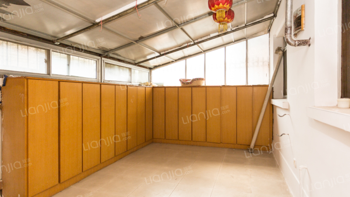 全南向两居带30平米小院小区管理安全带门禁