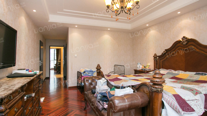 间位置,装修好,满五年只有契税和差额增值税,急