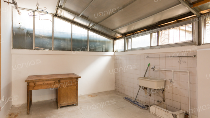 全南向两居带30平米小院小区管理安全带门禁