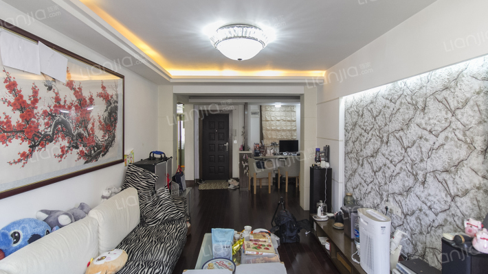 中间楼层 双南朝向 一梯三户 小区中间位置