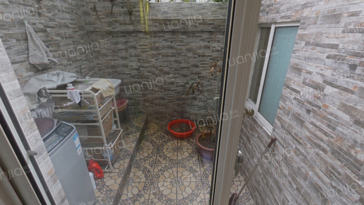 模范小区,环境优美,精装修,拎包入住,一楼带小院儿-天井