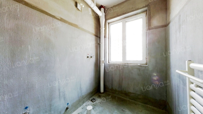 汇侨城经典四室 交房标准 出入方便