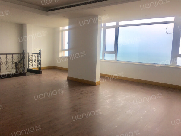 海信天悦 海景好 顶楼复式 精装 没住空房 看房方便