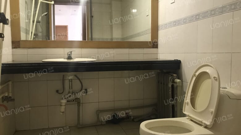 清泉康乐宫 3室2厅 2300元