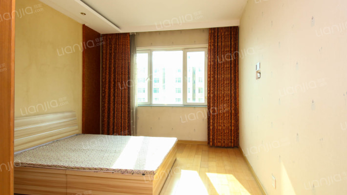 近富华 小区环境好 动静分离大四室 出行便捷