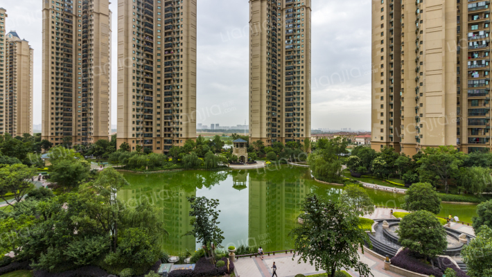 中低楼层,采光充足,视野开阔,湖景房_武汉盘龙城恒大名都二手房推荐