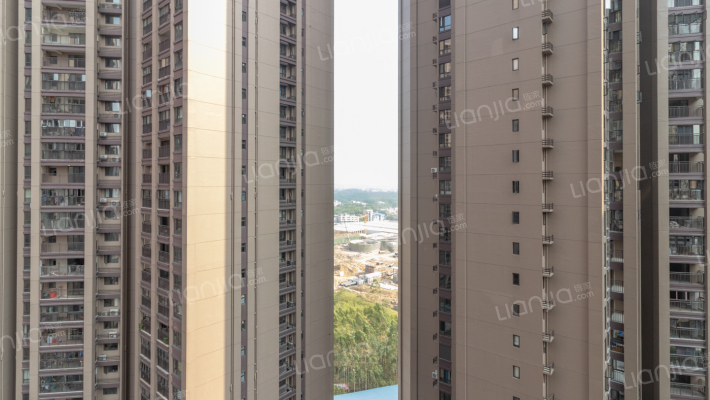 彰泰峰誉 清水电梯22楼 4房 126平 60万-窗外景观