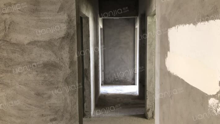 碧海丹城 产证满两年 毛坯四房 纯板楼