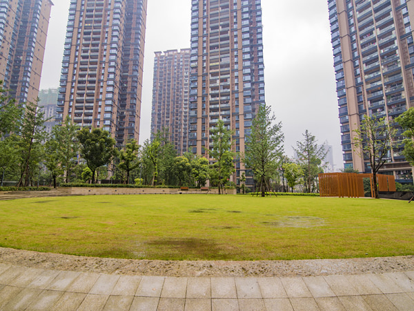 春风与湖坐北朝南 新装4房入住少保养好,朝小区看中庭