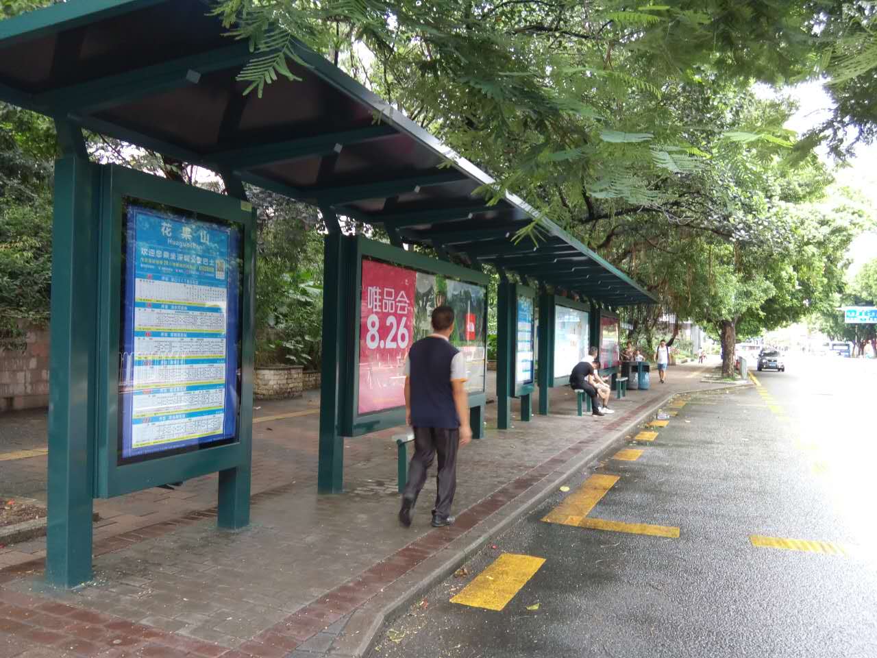 花果山公交站台全景