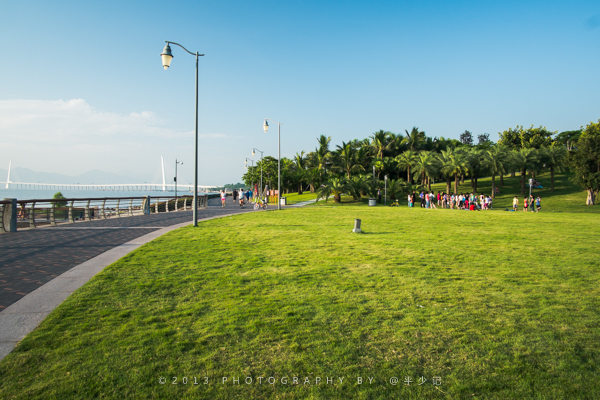 小区周边设施完善,紧邻深圳湾公园湾滨水休闲带景观紧,邻蛇口妇幼保健
