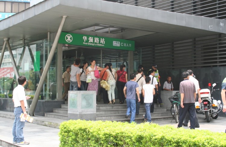 华强路地铁站a出入口照片雷圳大厦小区附近有规划地铁7号线,预计2016