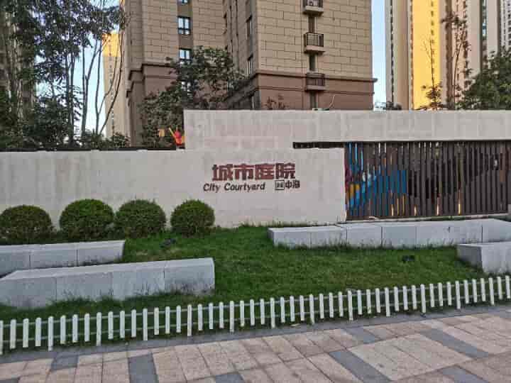长白岛 中海和平之门4期 精装修 保持好 诚心出售
