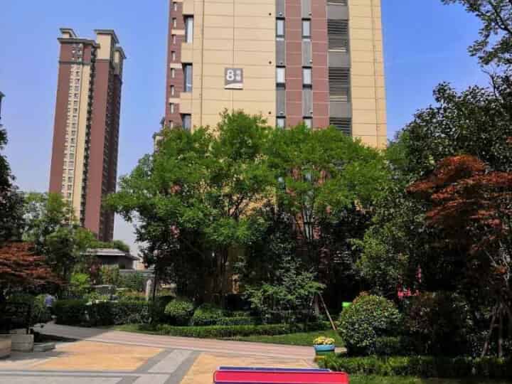 曲江万科洋房小区中间东全明户型,未入住近城市公园.