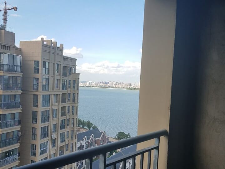 保利海上五月花清水毛坯 一线湖景房 满两年 诚心出售_武汉汤逊湖藏龙
