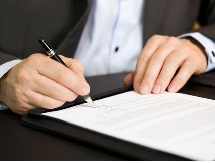 婚前买房登记谁名房子就归谁,不一定,要看情况