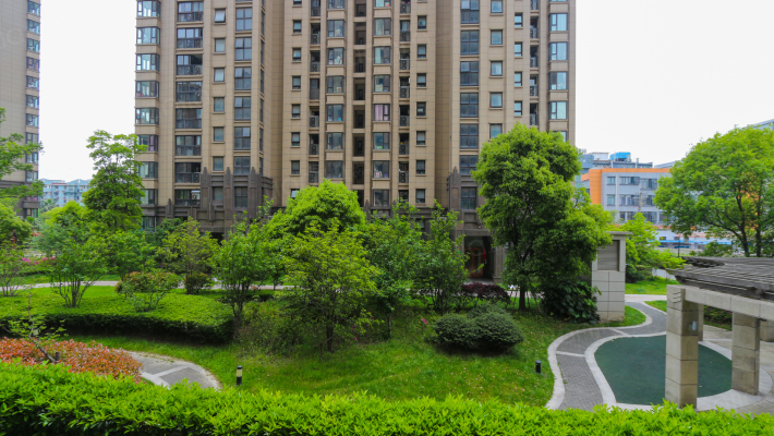 大宁瑞仕花园 3室2厅 1180万