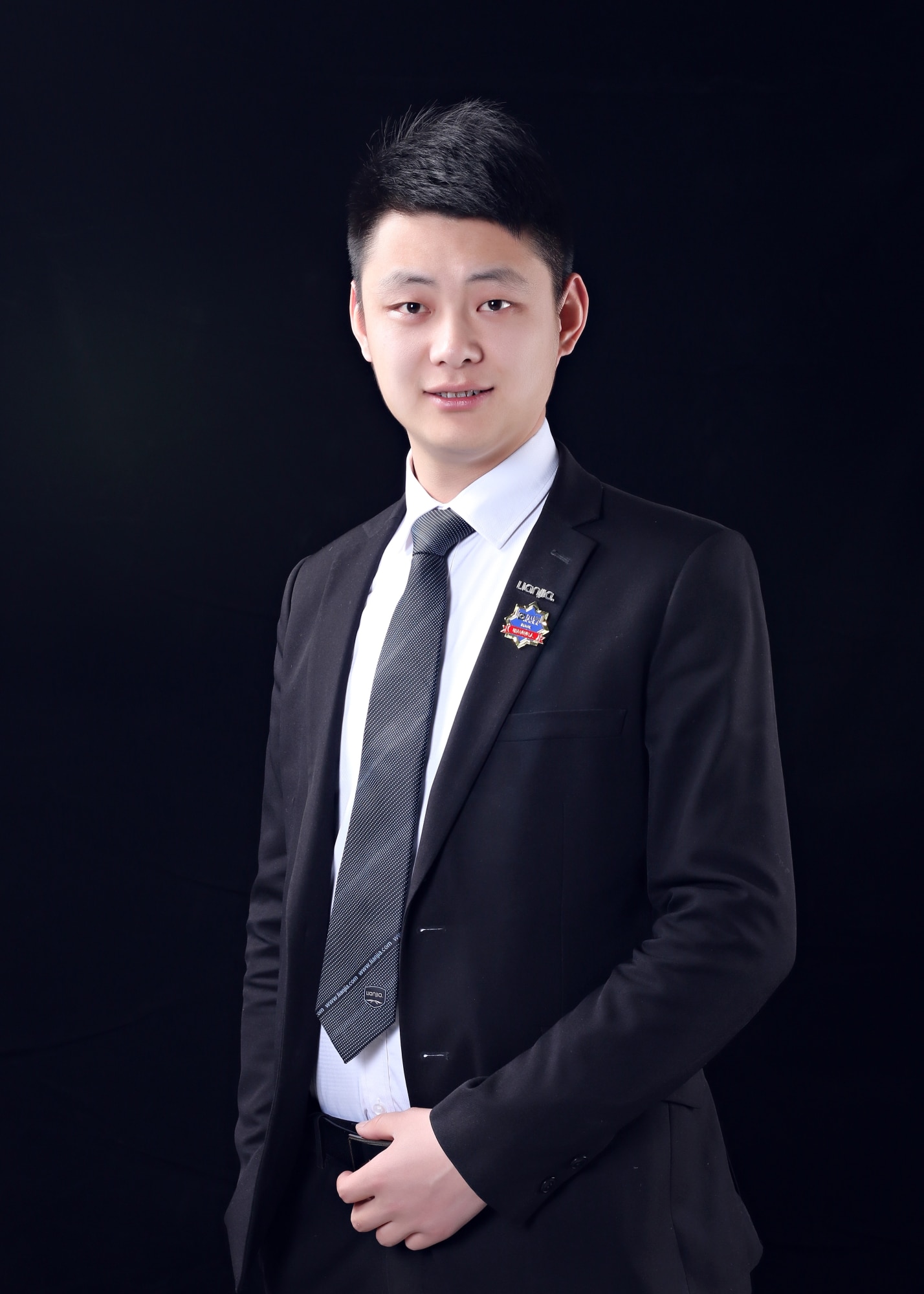 包头房产经纪人胡建明