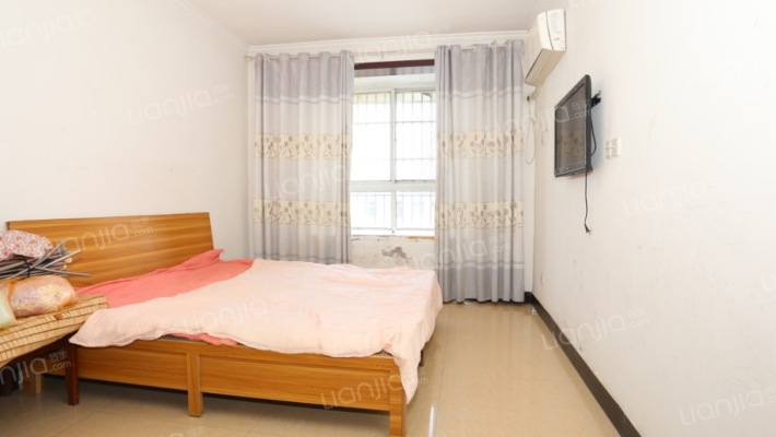 此房位置优越，生活便利，户型方正，价位合适-卧室C
