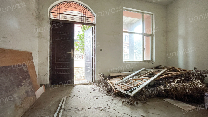 藏龙倚湖逸墅二手房实景图