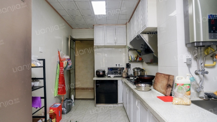 上东国际3室2厅 交通便利 小区环境干净舒适 适合居住-厨房