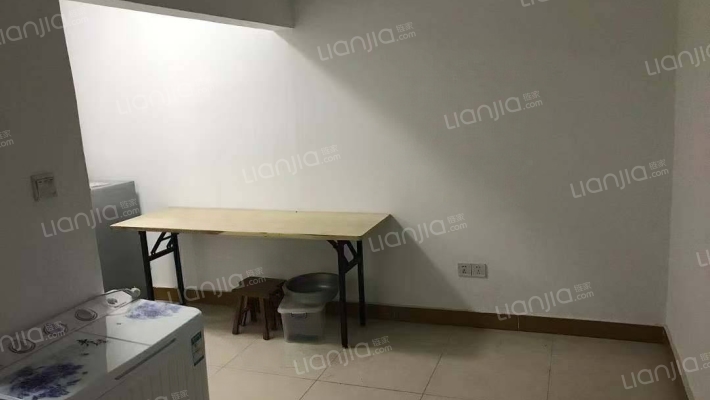 化校宿舍二手房实景图