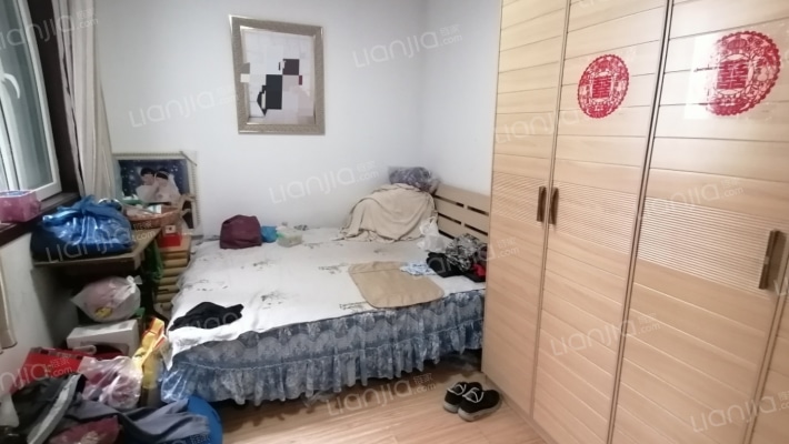 天保郦景社区为南北两排九栋高层，电梯板式精英寓所-卧室B