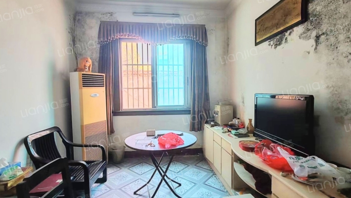 天马街府东新村二手房实景图