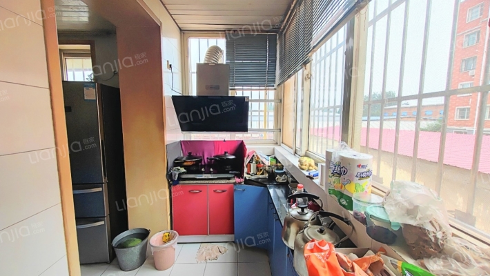 建设路173家属院  南北通透三居室 低楼层 购物方便-厨房