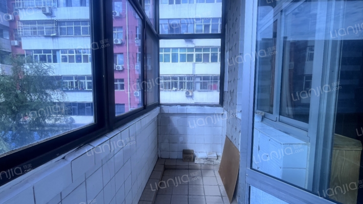 采光好，配套齐全，购物方便，交通便利。-阳台