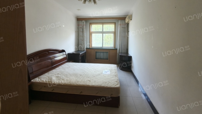 新府阳光，市中  心，满五唯一，距离二康400米-卧室B