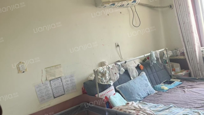 精装修拎包入住，南北通透的小三居室，采光好视野开阔-卧室A