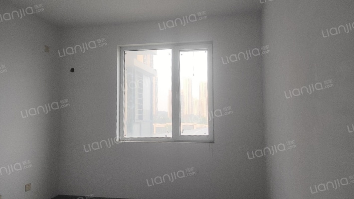 南北通透大四居  名厨明卫，房证满二，公交直达-卧室C