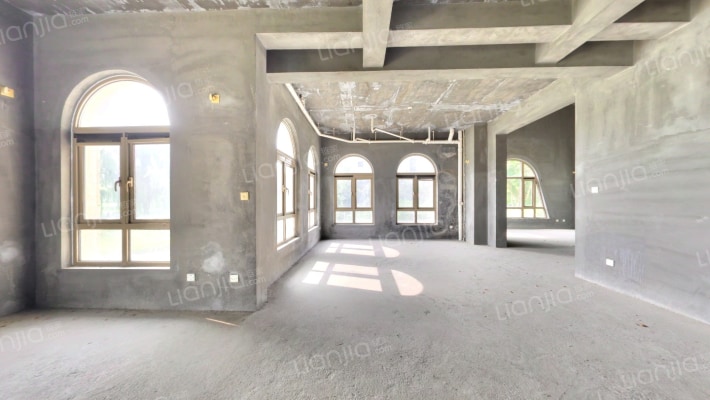 天马高尔夫别墅二手房实景图