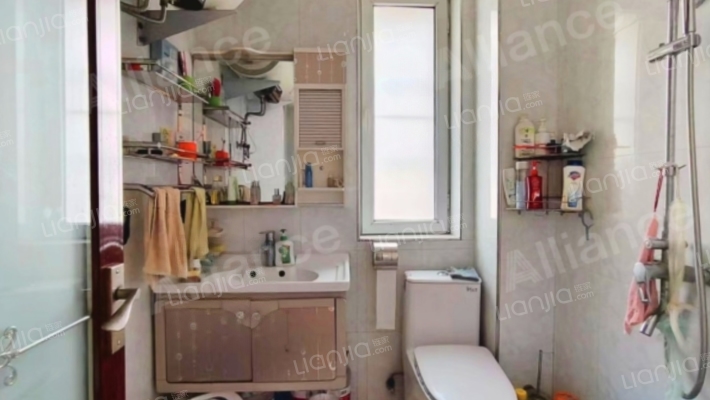 东西向正规两居室，精装修，好楼层，拎包入住-卫生间