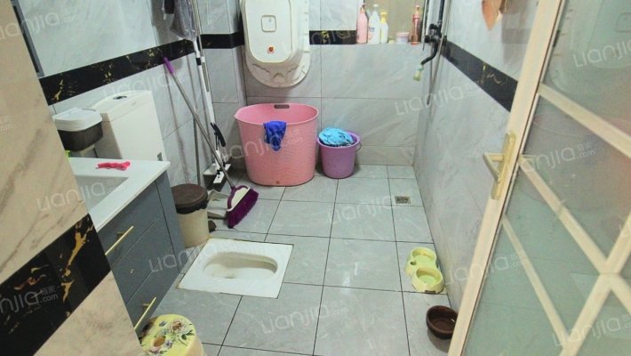邦泰国际社区精装三房，九成九新，配套齐全，即买即住-卫生间A