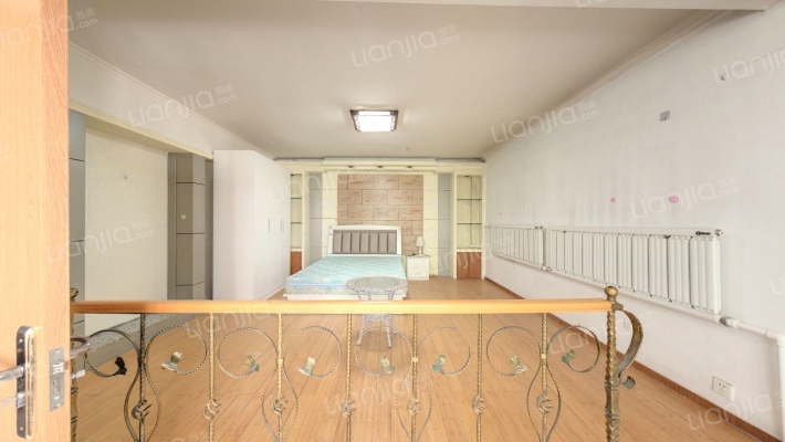 宝龙苑小区二手房实景图