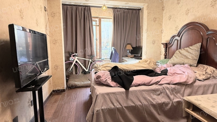 业主急售，尔湾下叠中间户，精装修，带车位-卧室A