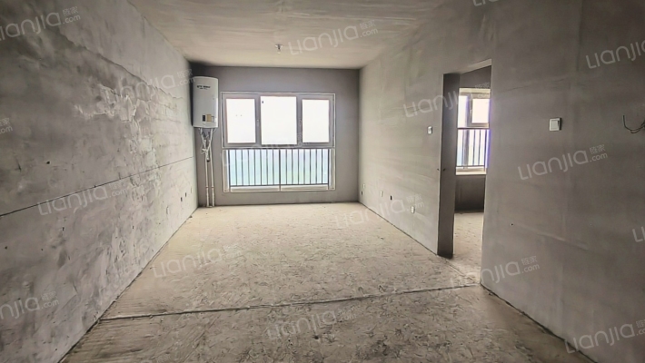 70年大产权，房证满二，次新房，通勤北京，交通方便。-客厅