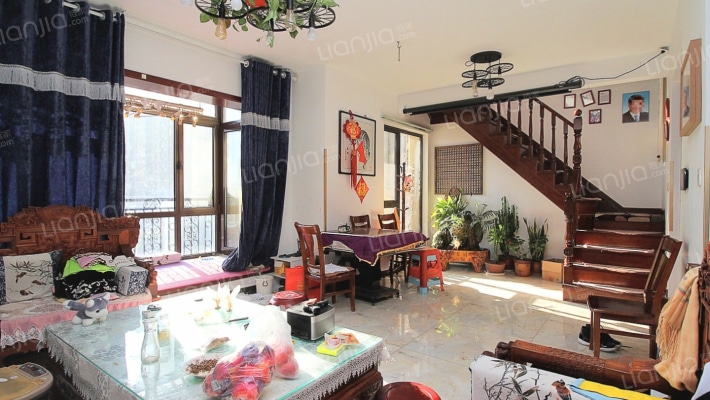 此房满五唯一 南北通透 带汗蒸房 全天采光-客厅A