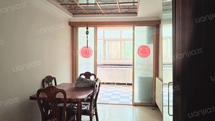 名流公寓小区四居室中间楼层明厨明卫-餐厅