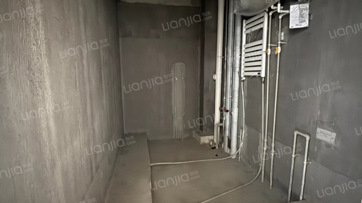 上叠 带露台跟小院，距离北京仅1900米，京西南大门-卫生间C