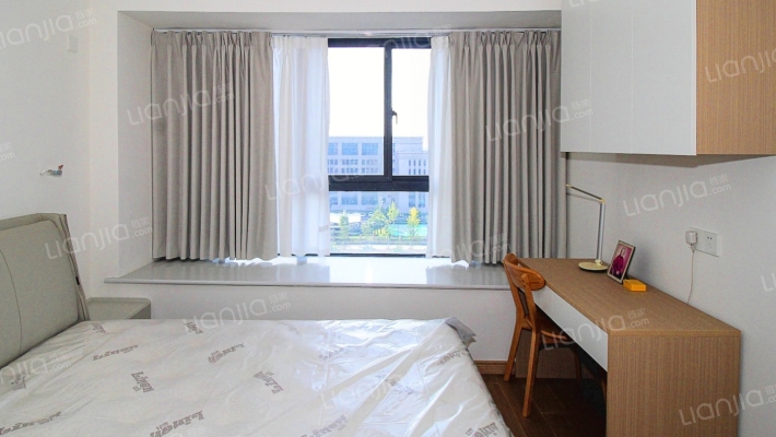 新城区蓝湾翠园 2室2厅 精装修有证有暖 可分期-卧室A