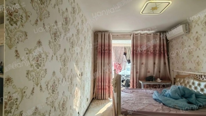 水岸花城大三居，南北通透，户型方正，采光视线很好-卧室A