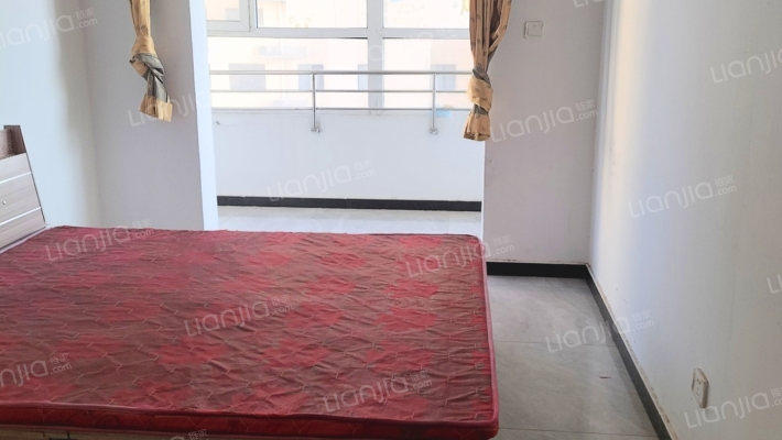 房子是水岸花城 目前优质的一套 业主诚意出售 中高层-卧室A