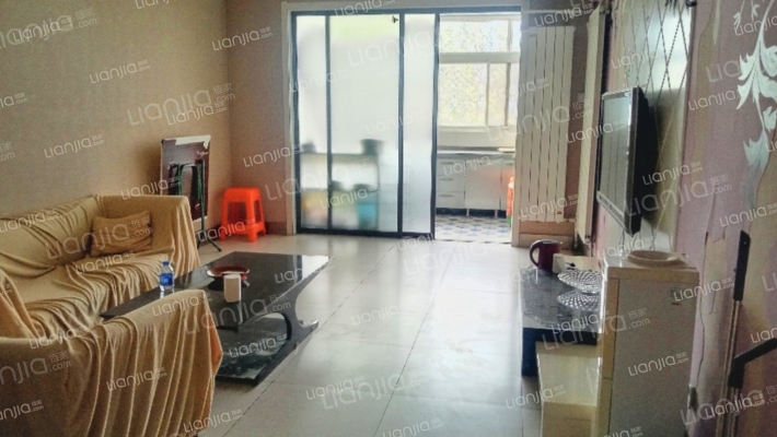 华阳路南北通透精装三居本满五年税费低-客厅